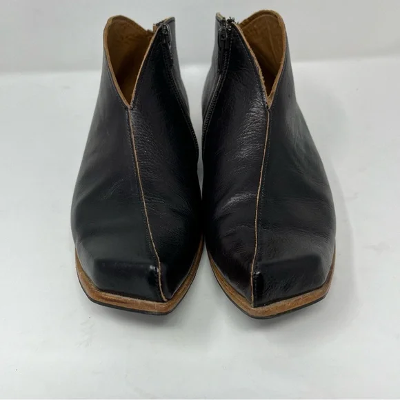 Women’s Black Leather Zip-Front Ankle Booties - Picture 5 of 13